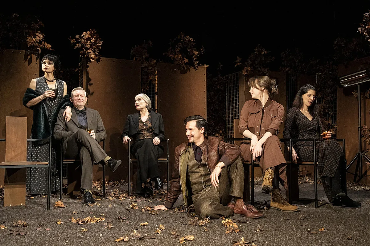 "Есенна градина" представя една семейна драма и незавършен портрет