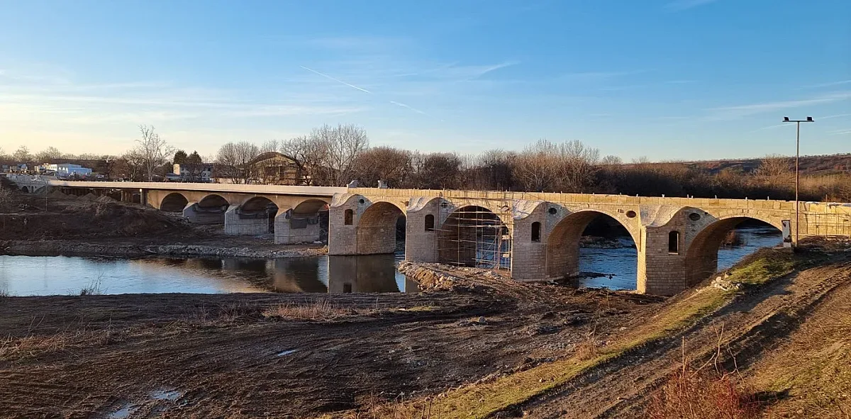 "Машина на времето" ще разказва историята за легендария мост на Кольо Фичето