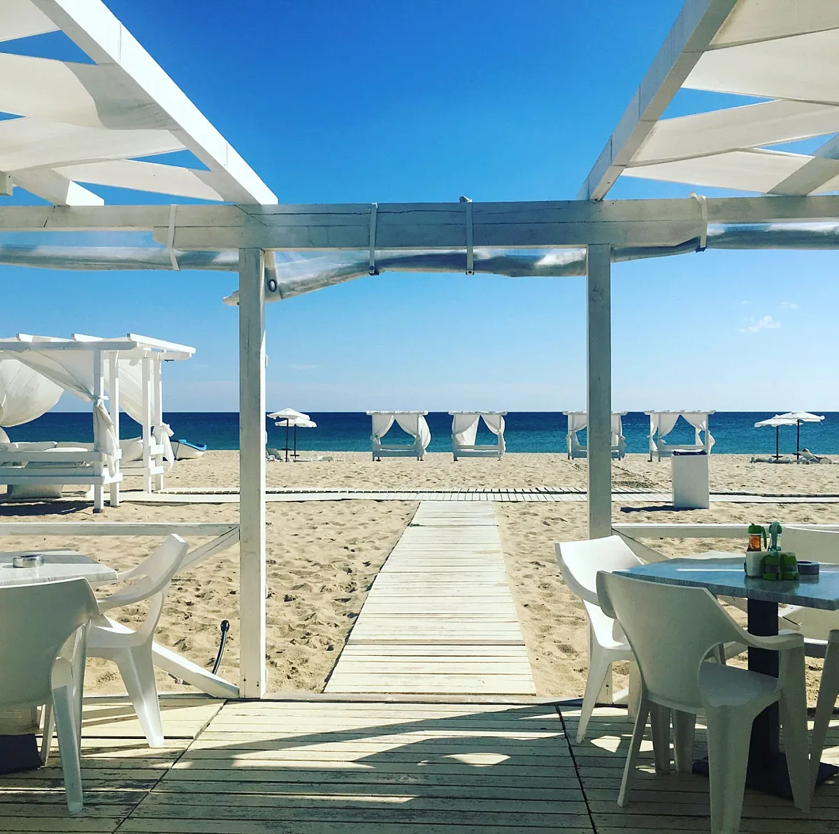 Легендарен плаж засенчи Златните. Изцяло е преобразен