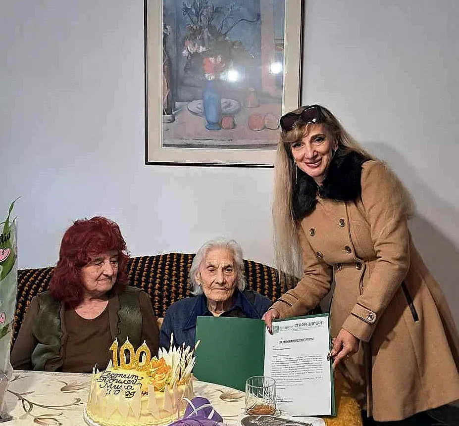 Кметът Живко Тодоров с поздрав за 100-годишната старозагорка баба Мина