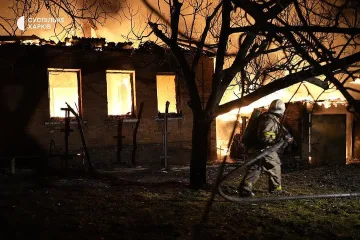 Руски дронове удариха в Украйна и предизвикаха огромен пожар