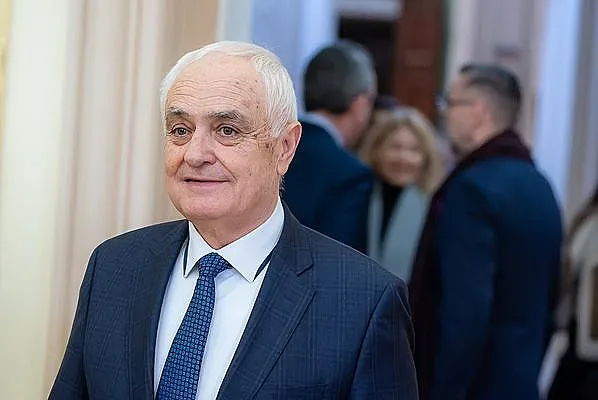 Милиони потичат към България. Купуваме военни кораби