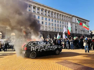 Костадинов изкара Възраждане на протест заради еврото