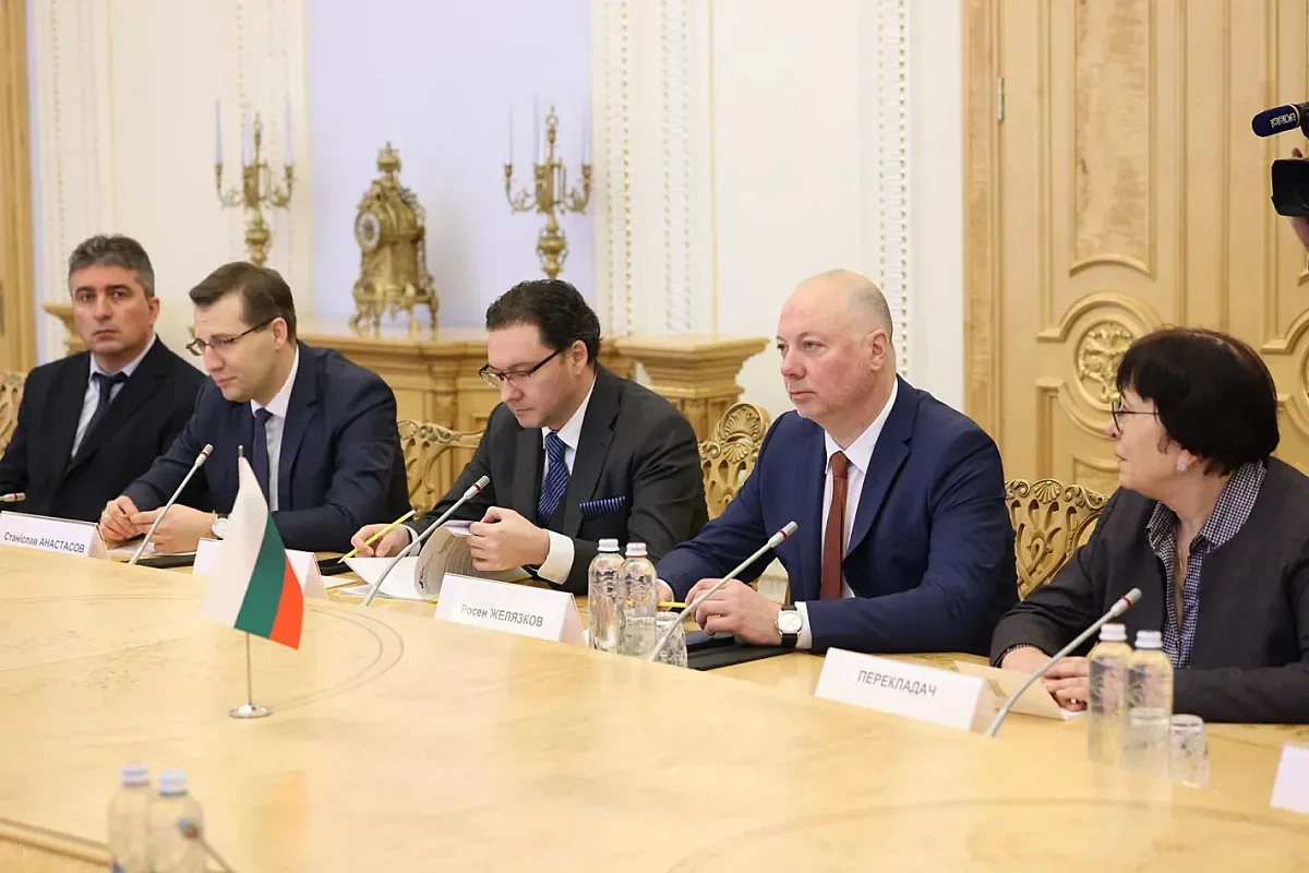 Шефът на парламента и депутатите отпътуваха от Киев