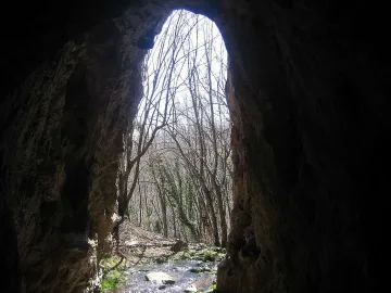 Водната пещера пази забележителна крепост