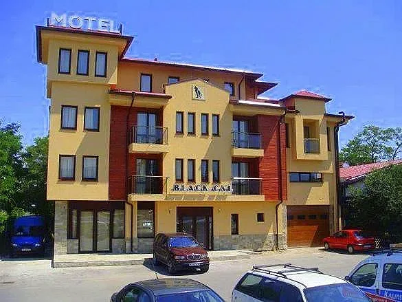 Продават най-известния хотел на прехода. Колосална сума