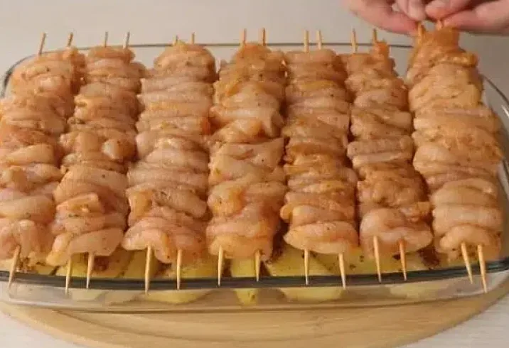 Как да сготвите пиле с картофи, когато семейството чака вечеря