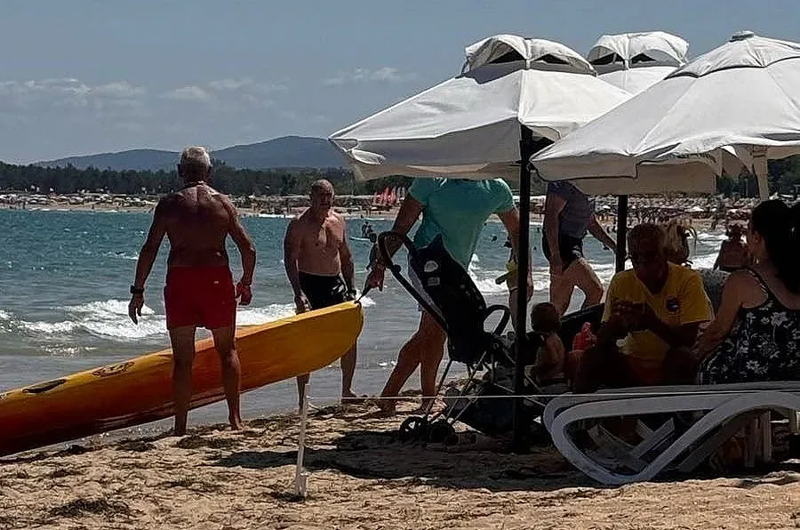 Изловиха Радев на плажа, гардове се репчат на спасителите