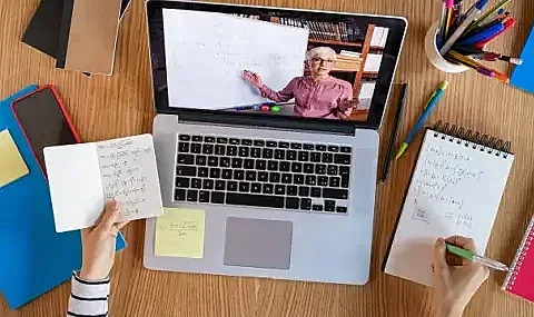 В една област учат онлайн, а в друга удължават епидемията