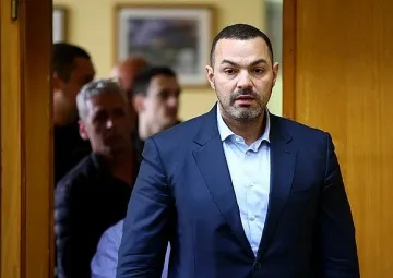 Обрат! Шефът на щангите няма да напуска
