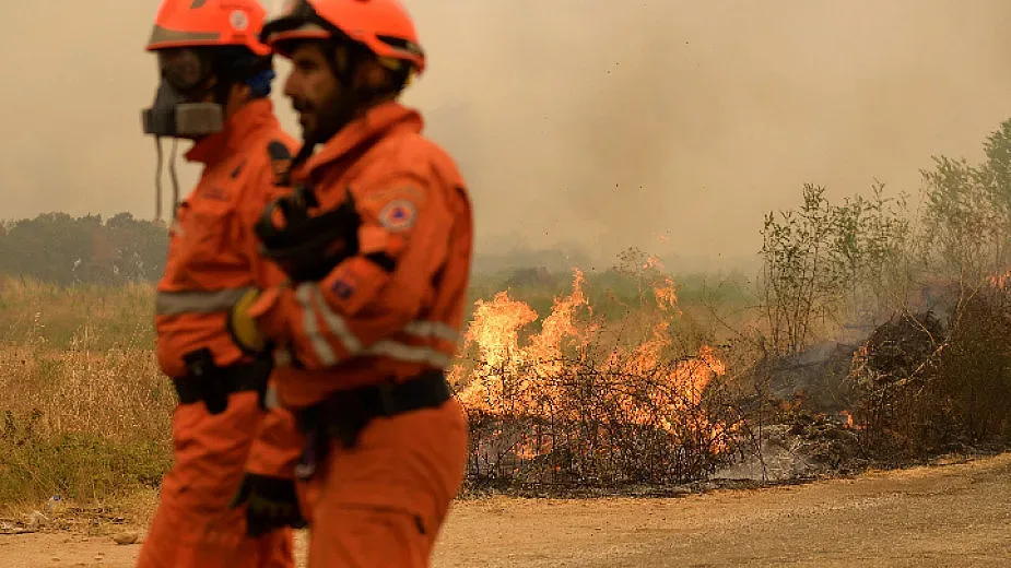 Кошмар в Гърция. Спешна евакуация, опустошени гори и изпепелени къщи