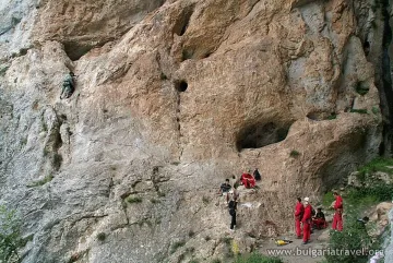 Тайните на Харамийската пещера