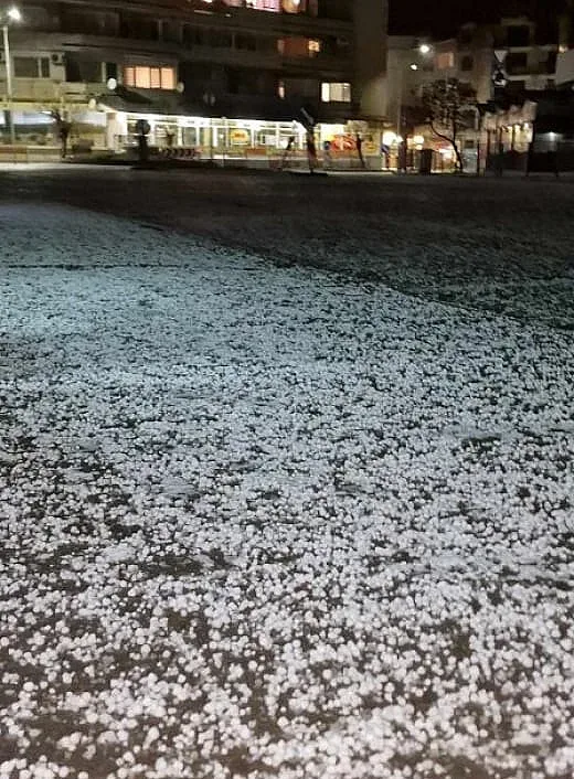 Рядко явление посред зима застигна наш град