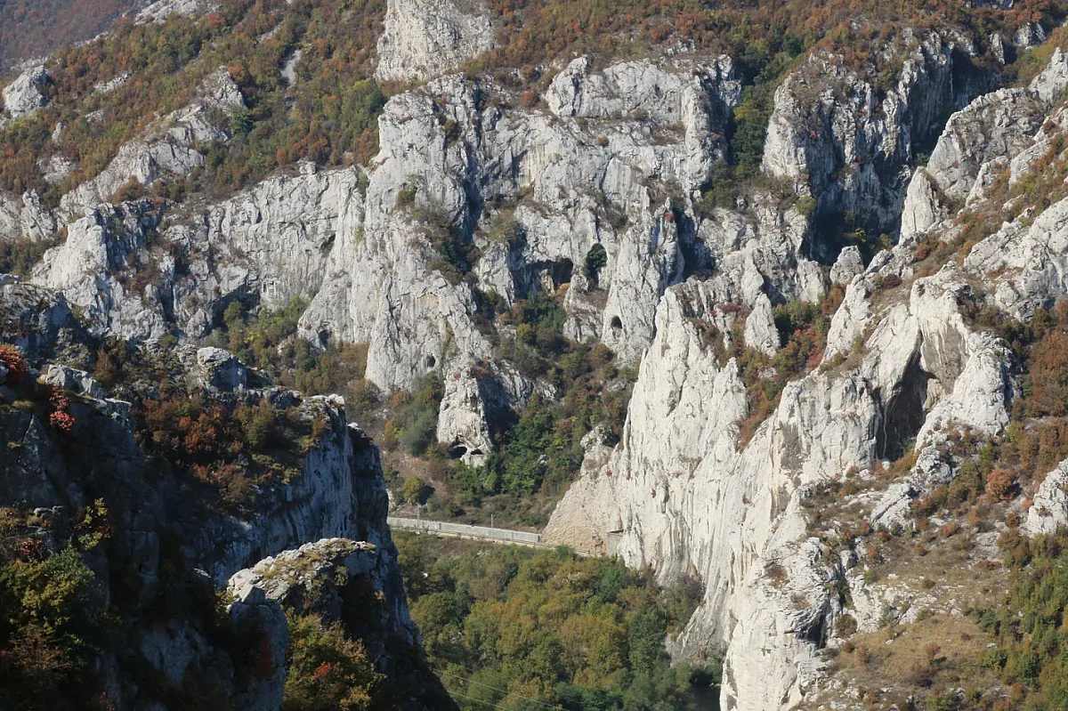 Черепѝшките скали пазят легенди за несметнато богатсво на цар Шишман