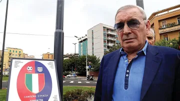 Италия сви знамената в памет на Джиджи Рива