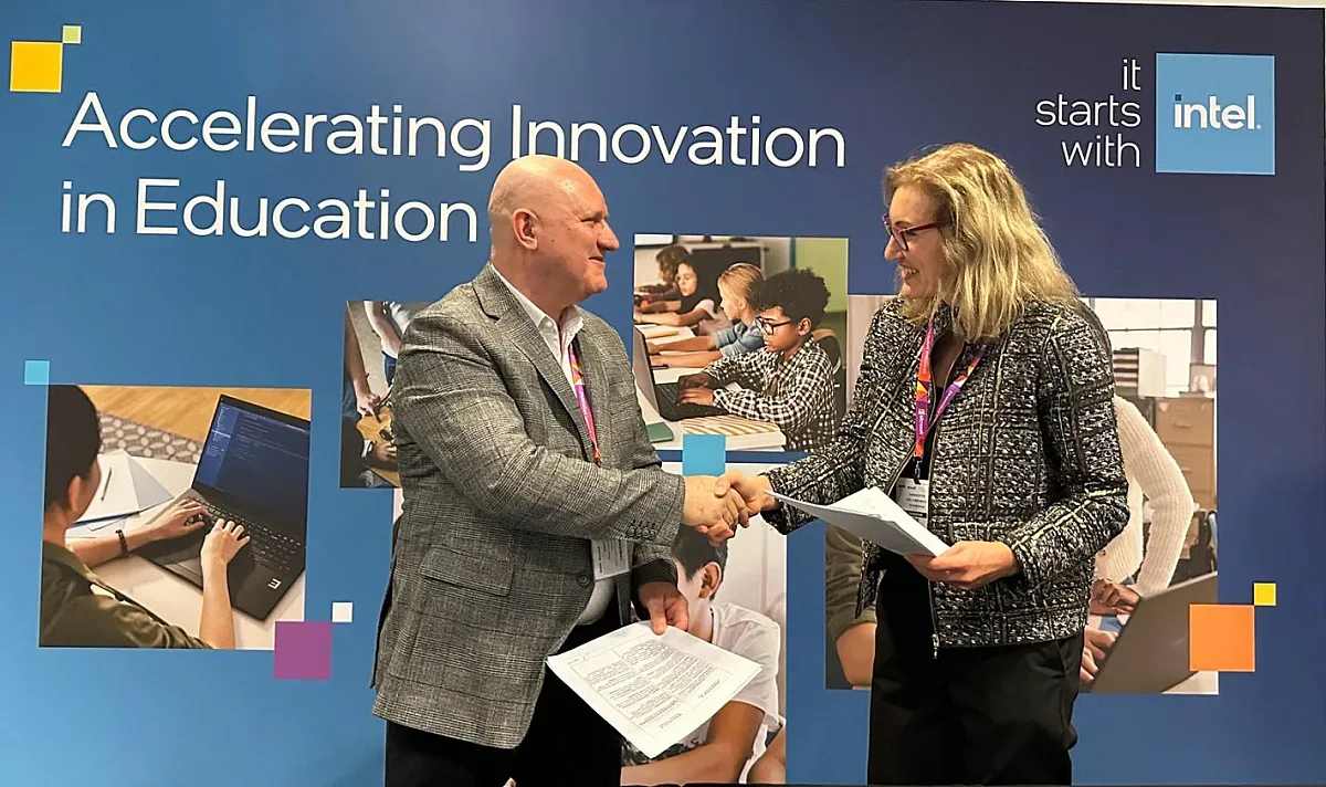 Intel помага за обучението на учениците ни