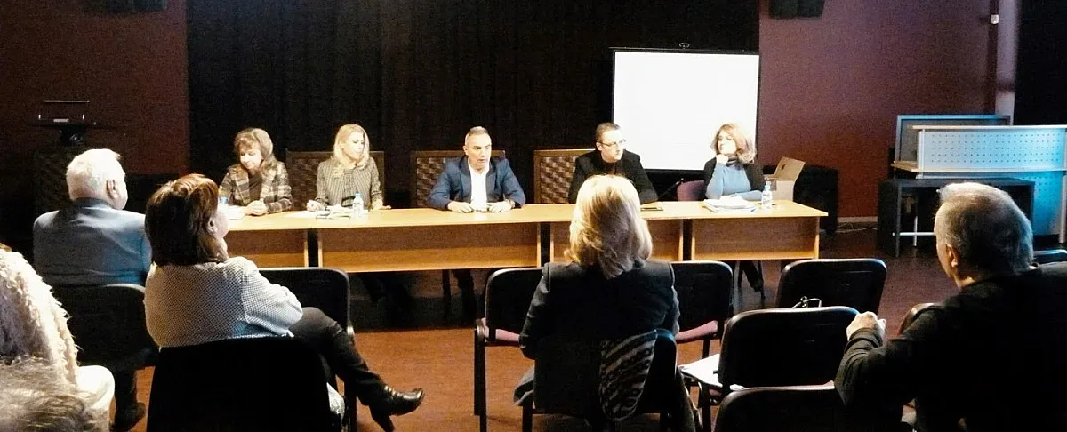 Министър Кръстев се срещна с директорите на държавните институти