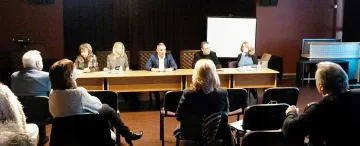 Министър Кръстев се срещна с директорите на държавните институти