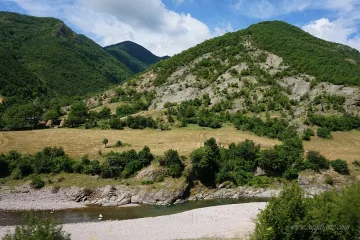 Река Боровица - границата между Източни и Западни Родопи