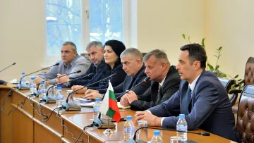 Вижте новите влакове. Космически са (СНИМКИ)