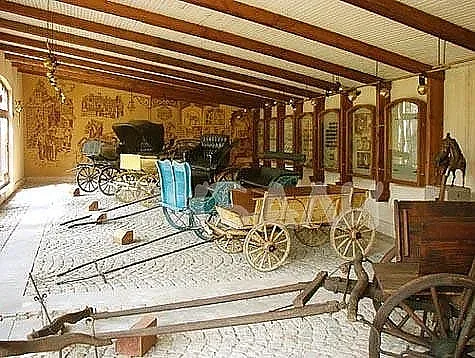 Единственият музей на файтоните. Близо е до София