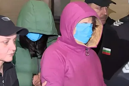 Съседи на убийците майка и дъщеря в шок! Нови детайли