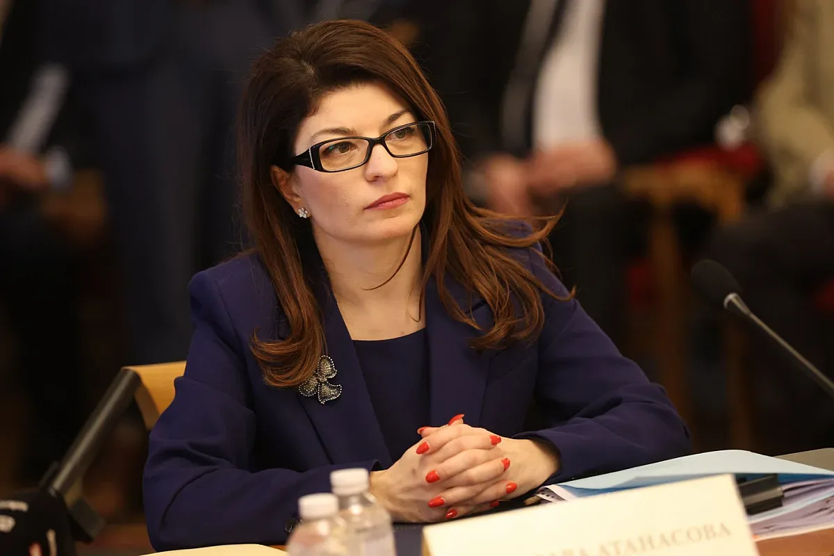 Десислава Атанасова вече не е депутат! Спор в парламента