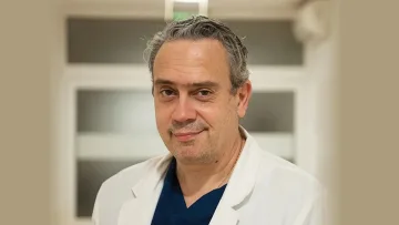 Бургас предлага водещия кардиохирург доц. Корновски – с най- много тежки операции през 2023 г. – за „Личност на годината“