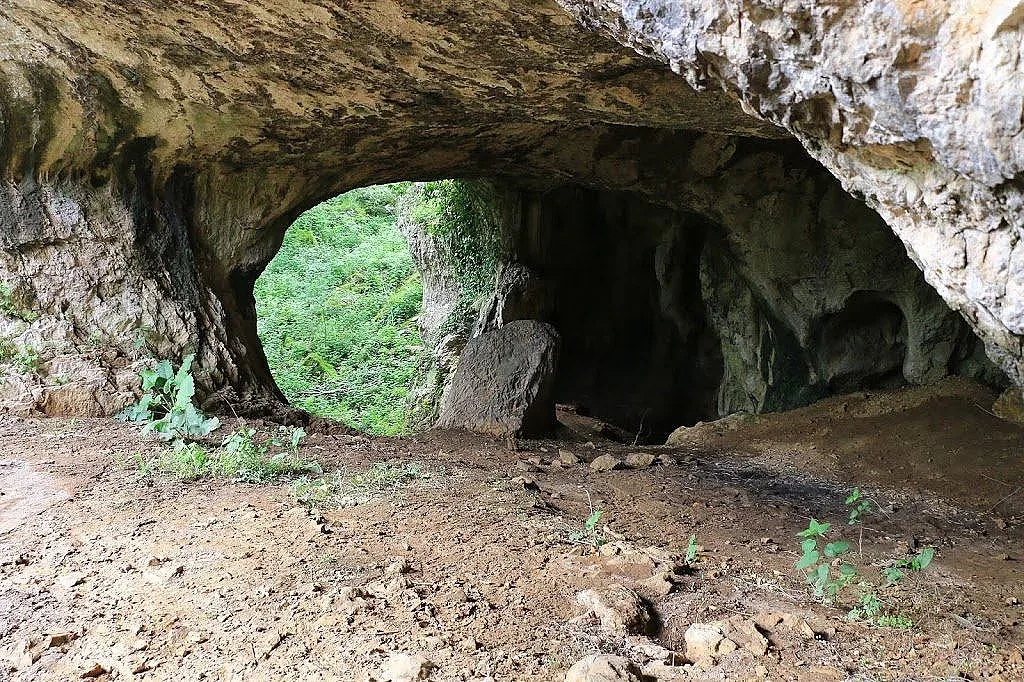 Загадъчнен скален лабиринт изуми с формите си