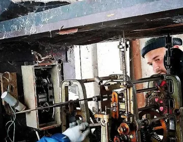 Майстори пътуват 530 км, за да възстановят символ на село