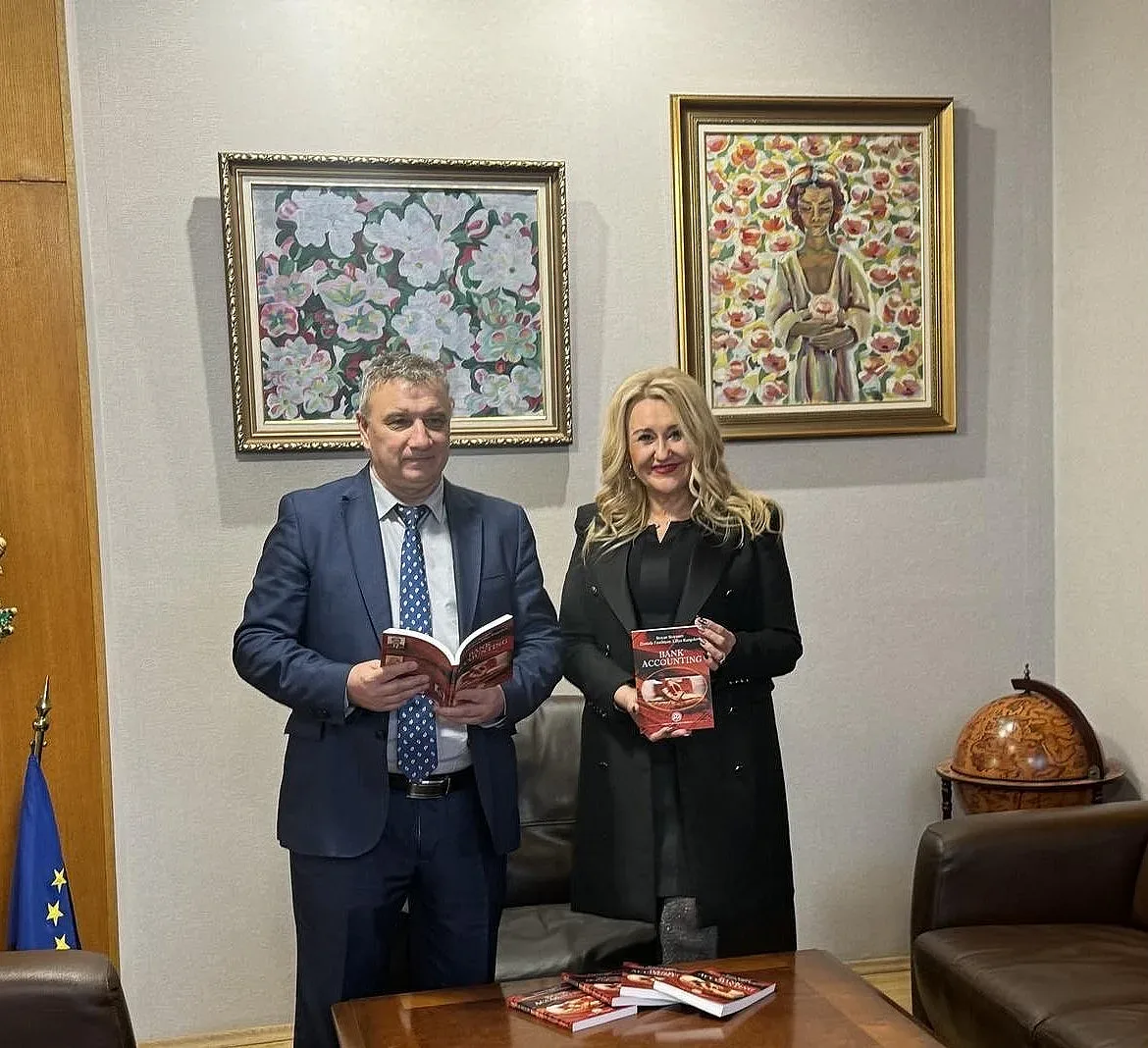 УНСС с учебник по счетоводство на английски