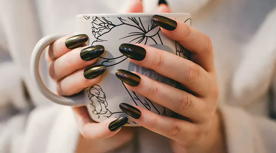 Специалистка предупреди жените за опасна алергия по ръцете