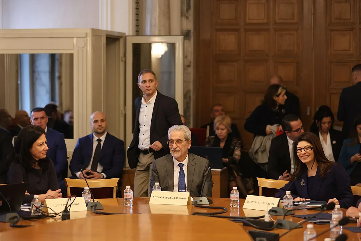 На прага на КС! Атанасова блестяща, Белазелков - спорен