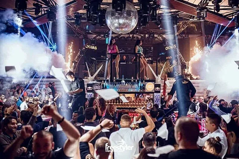 Различно нощно заведение отвори врати във Великобритания