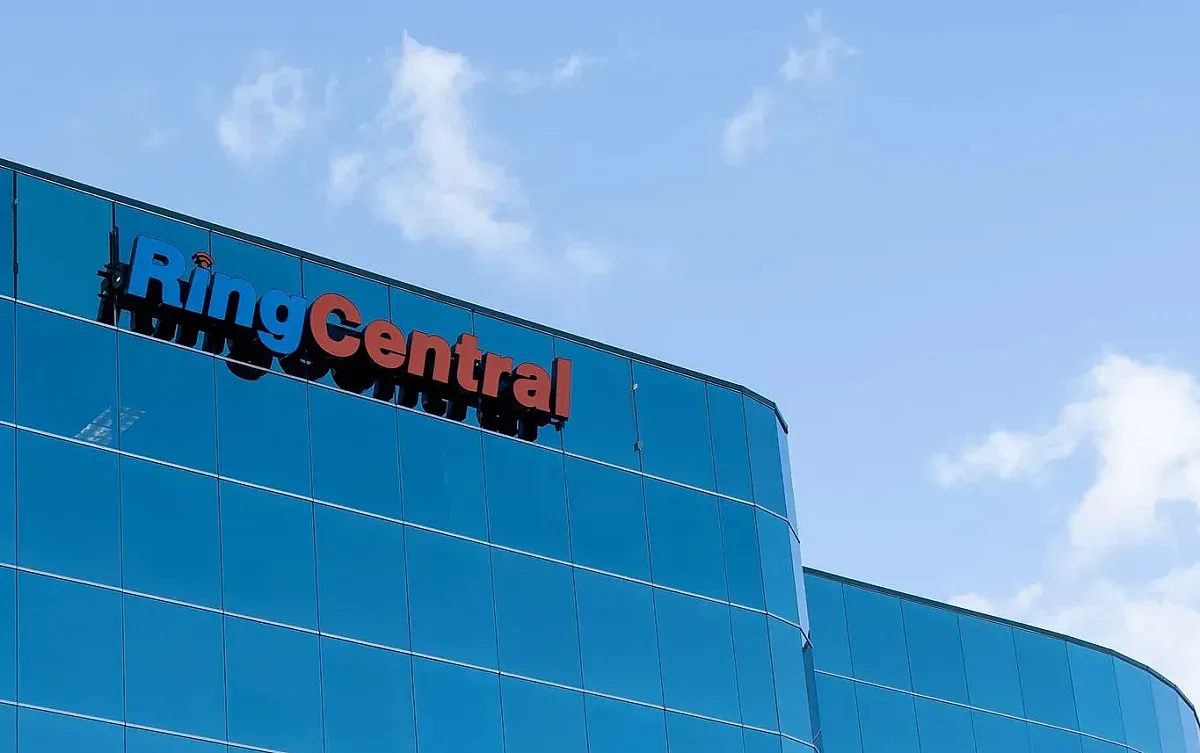 Милиарден IT гигант открива първия си офис в България