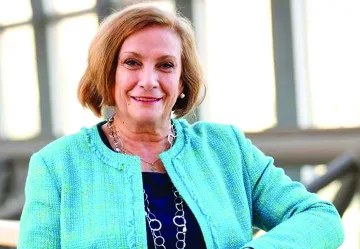 Искра Михайлова пред СТАНДАРТ: Чудесата ще станат ресурс, когато са близо до хората