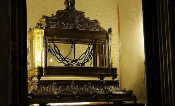 Почитаме веригите на велик светец. Черпят три необикновени имена