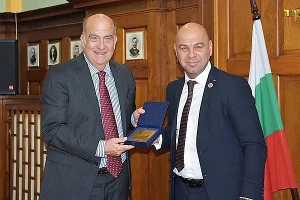 Ключова среща между кмет и посланик