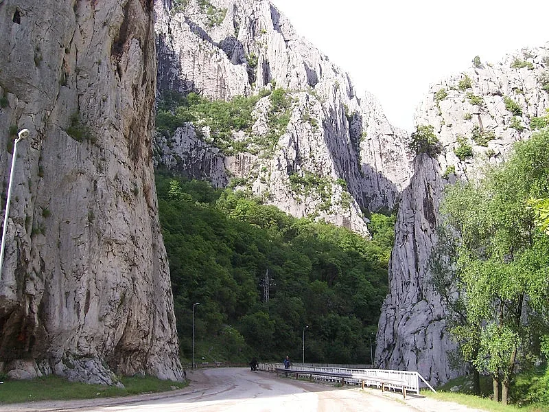 Внушително ждрело разкрива причудливи скални образувания
