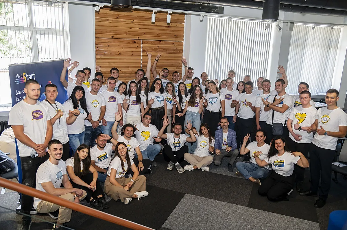 Стажанти от Лятната програма на Vivacom се срещнаха с главния изпълнителен директор