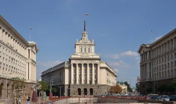 Парламентът на крака! Депутатите сведоха глави