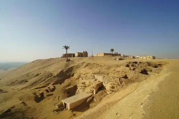 Голям ден за археолозите! Откриха мистериозна гробница край Кайро (снимки)
