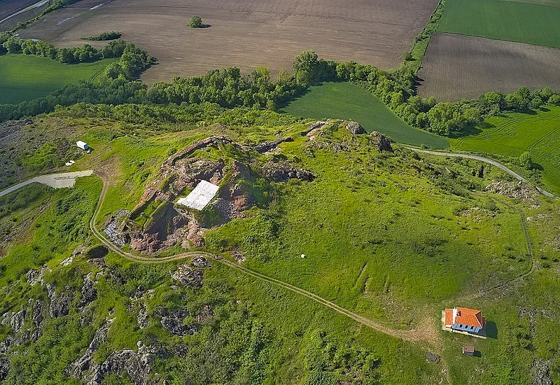 Министър Боршош посети средновековния град Русокастро