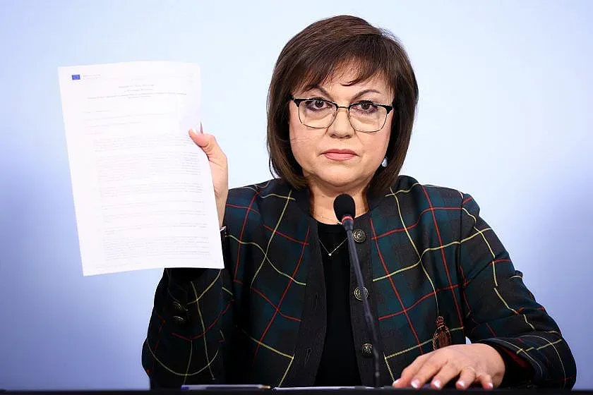 Нинова с остра атака към кабинета за Шенген, извади и документи