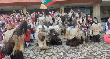 Кукери превзеха Разлог. Гонят злите сили
