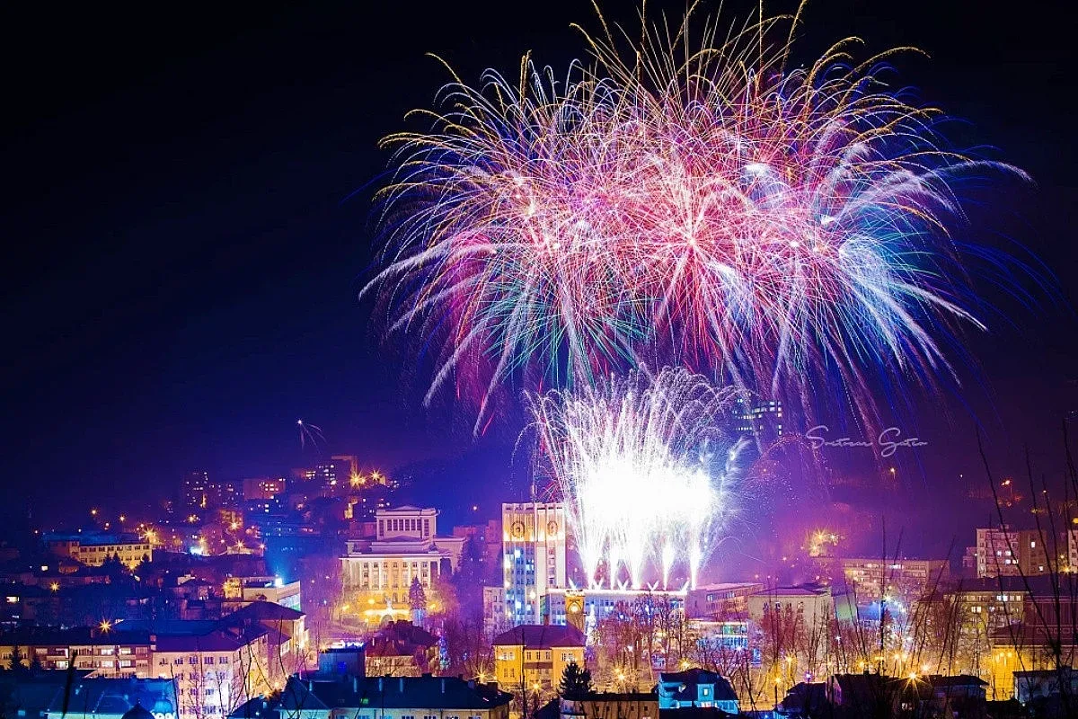 Единствен в света. В този наш град Нова година дойде!