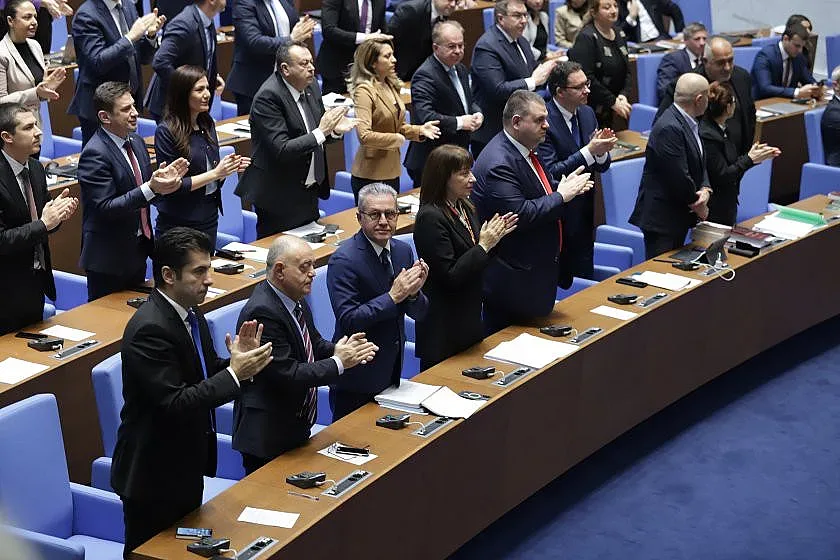 Българският парламент изпраща трудна и скандална 2023 г. (ОБЗОР)