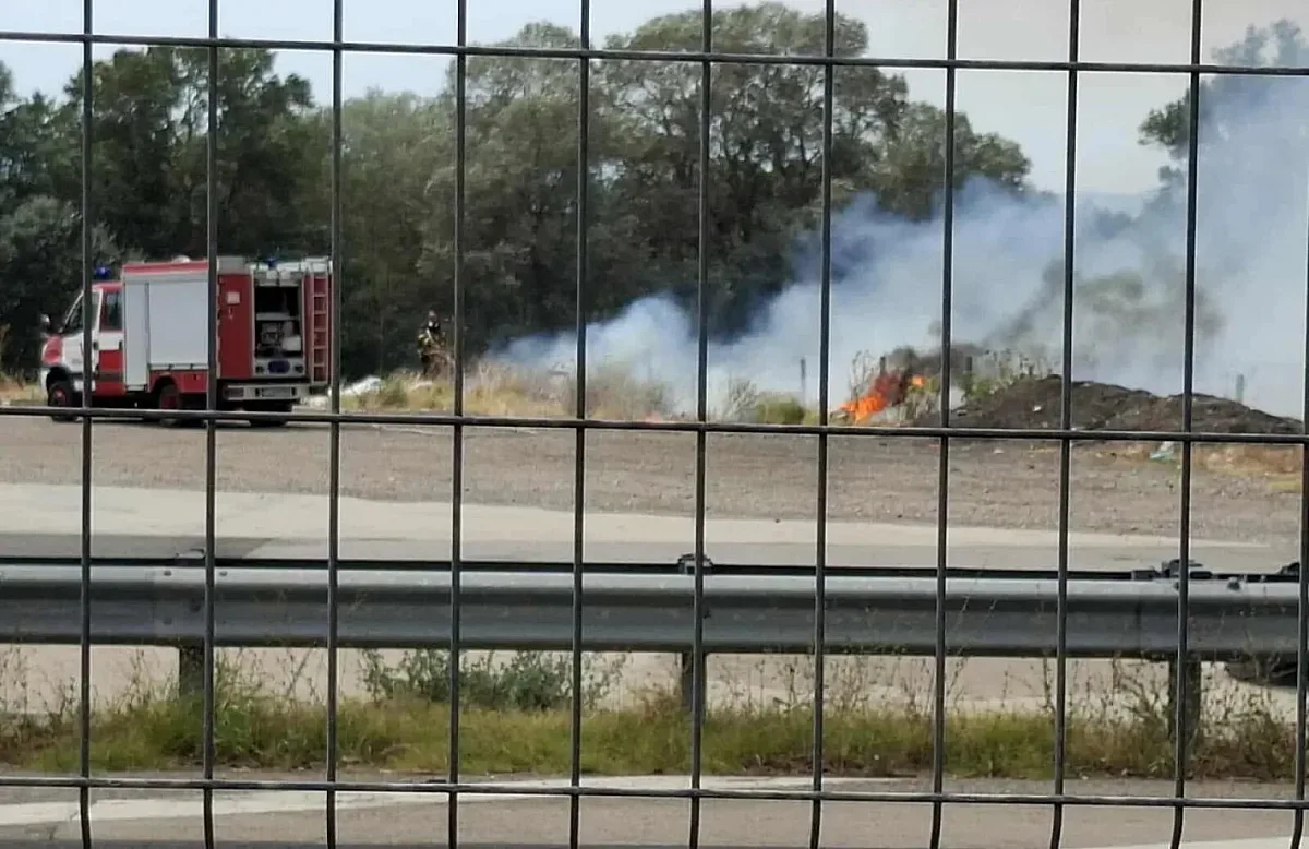 Трети ден се борят с огнената стихия край магистрала Марица