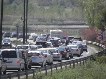 Тапи на магистралите, ад на границите