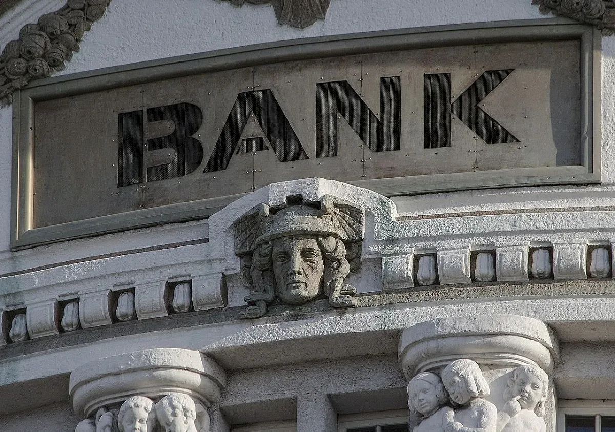 Файненшъл таймс разсипа банките по света, тъжна статистика